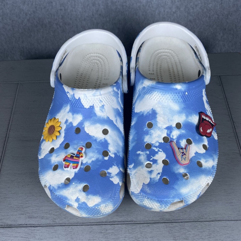 Crocs Classic Clog Womens 8 Blue White Cloud Print Jibbitz Charms